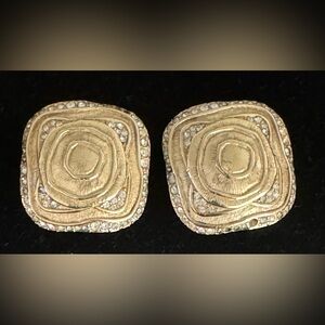 Marcella Saltz for TRIFARI gold tone square shaped modernist clip on earrings